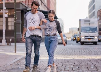 Photo Couple walking