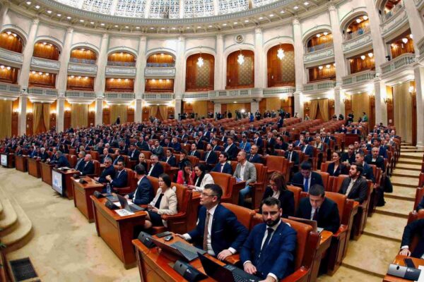 Traseism în Parlament: 19 aleși au schimbat partidul în doar cinci luni