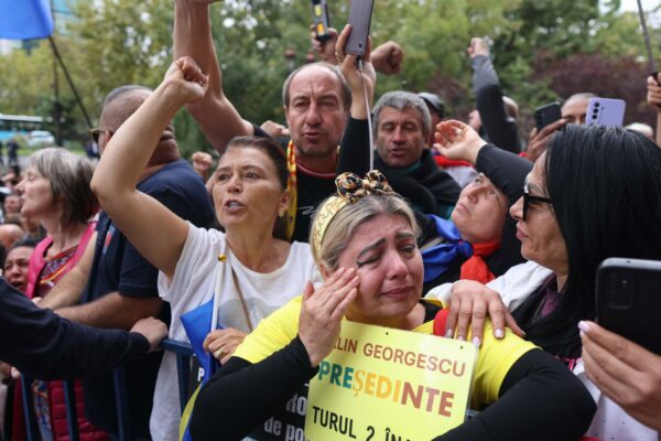Georgescu ar urma să fie transferat la Penitenciarul Rahova din cauza susţinătorilor gălăgioşi care deranjează locuitorii din zonă