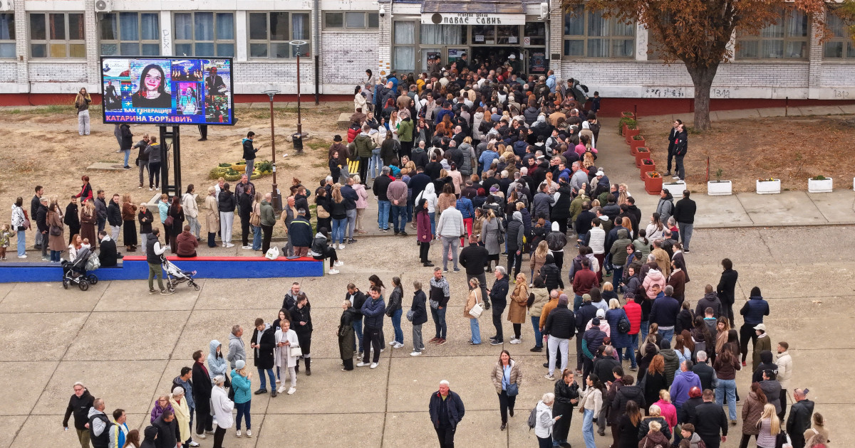 Prezență de 41% la prânz la alegerile anticipate din Serbia. SNS conduce în sondaje